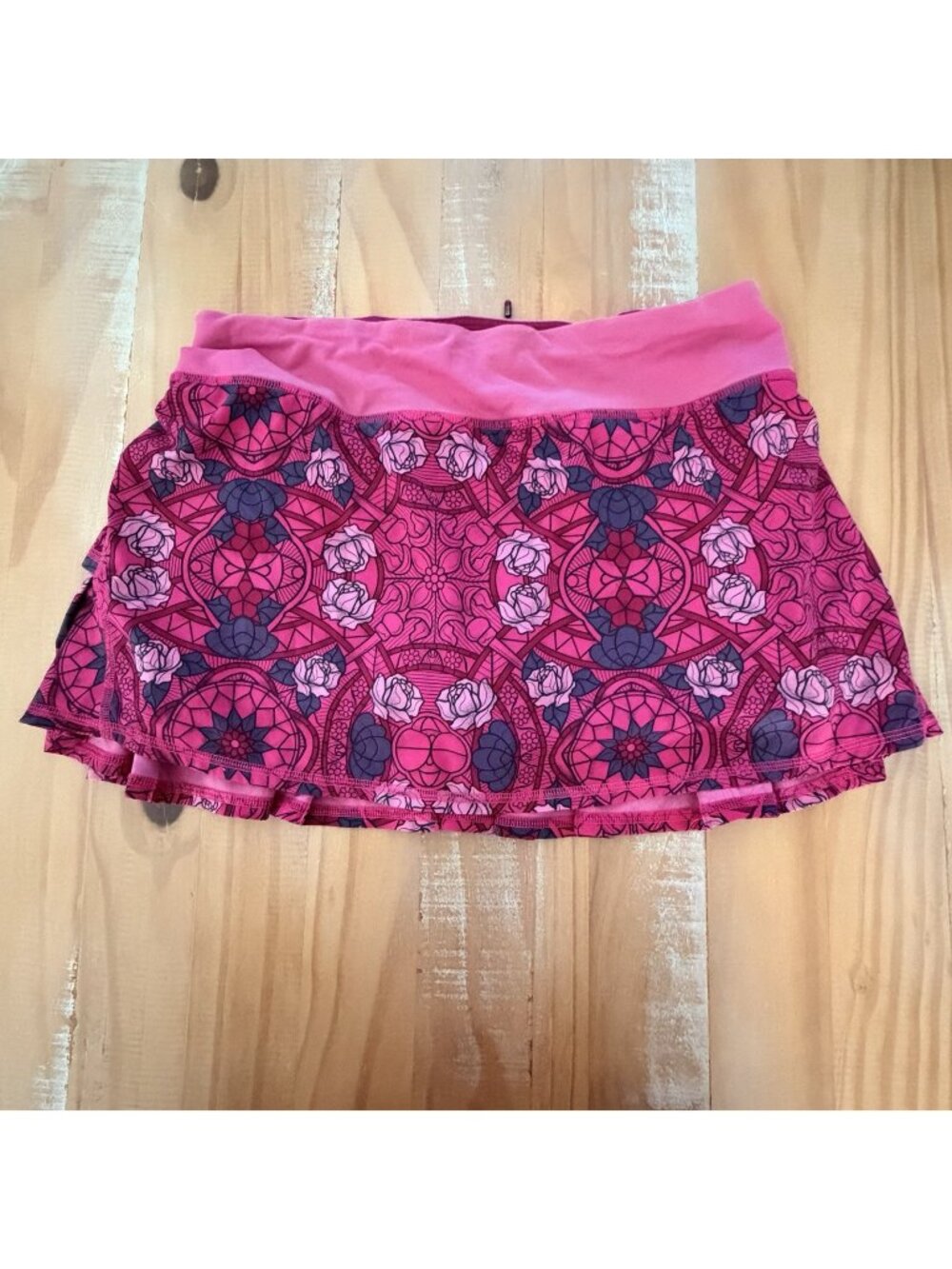 Lululemon Pace Setter Tennis Skirt 4-Way Stretch Pink Pattern Womens Size 6